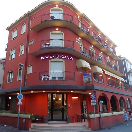 La Dolce Vita Rímini Exterior foto